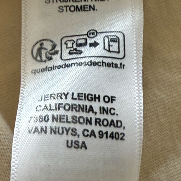 NWOT Taylor Swift “The Eras Tour” Medium Cream Graphic Tee New - Picture 6 of 7